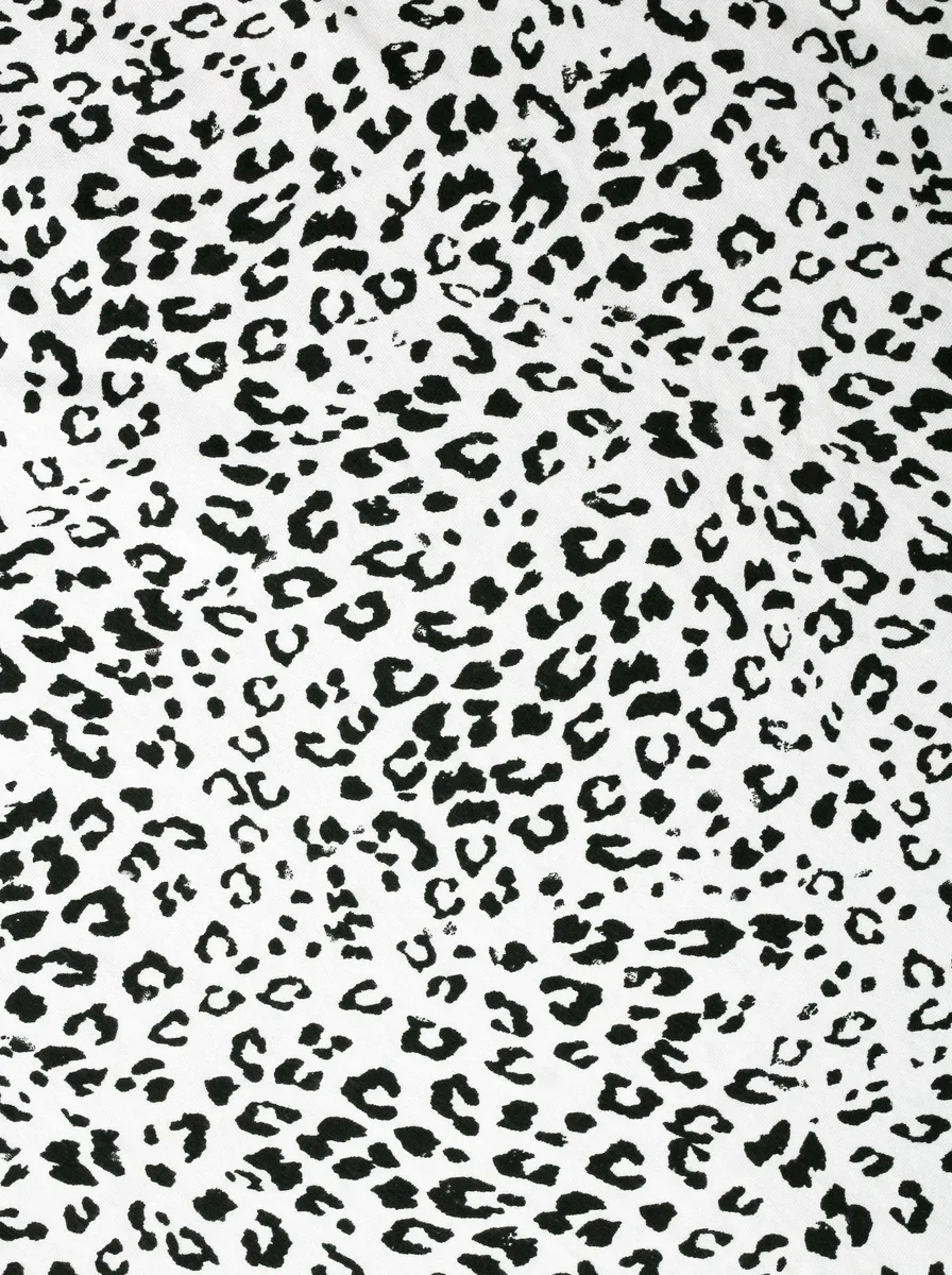 Pair Leopard Print With Deep Emerald Green - leopard print wallpaper idea