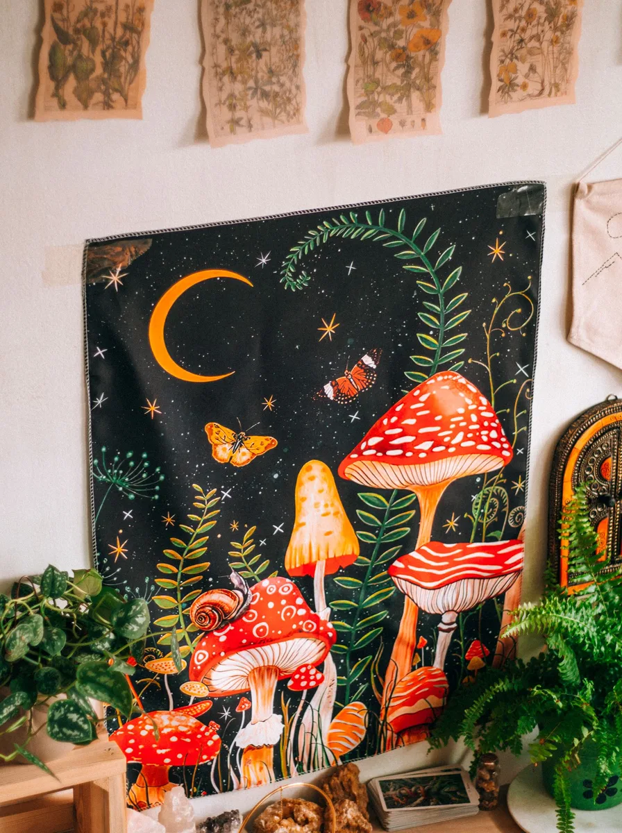 Embroidered hoops, boho wall idea