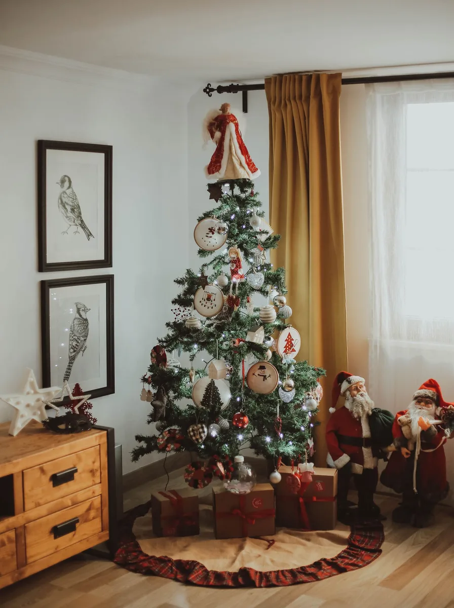 Christmas tree with nutcracker figures