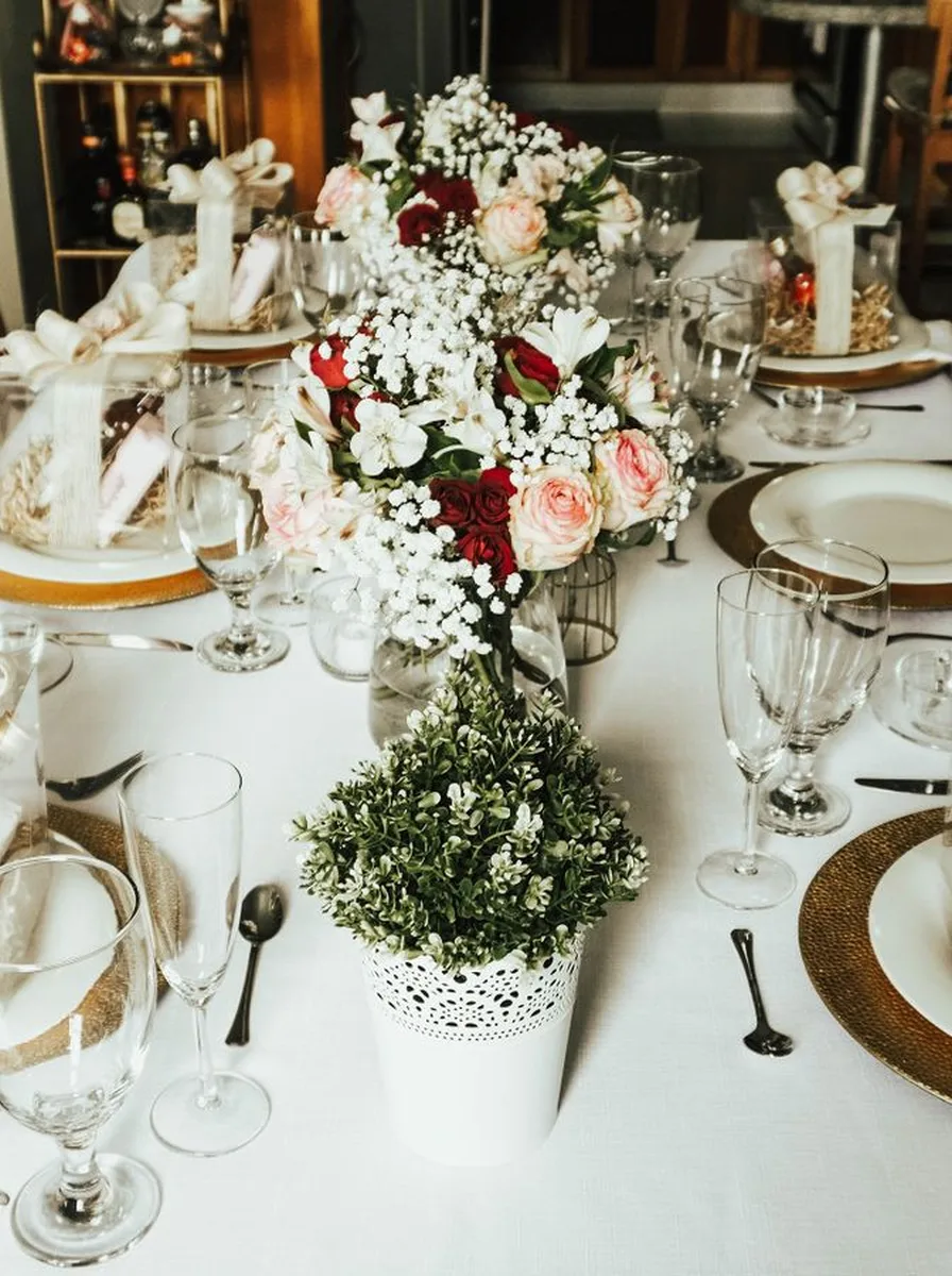 Modern dinner table with monochrome black and white place settings