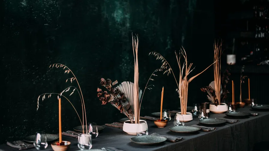 Modern chic dinner table decor with clean lines and sculptural centerpiece