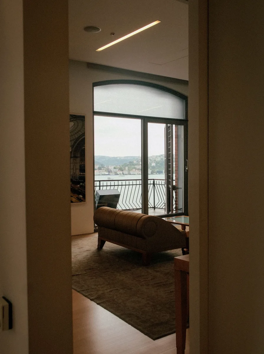 Finish with the View as Art — bay window in a kitchen