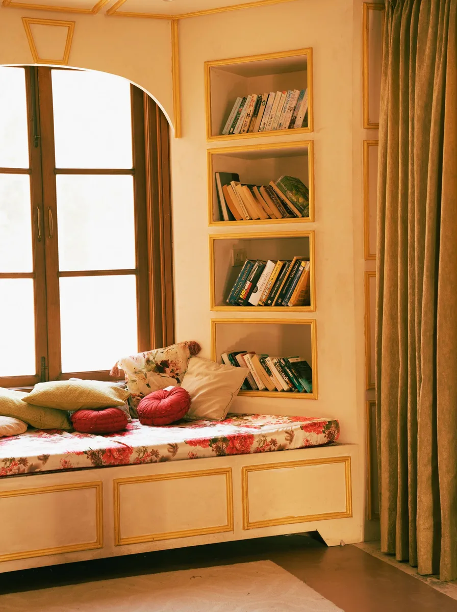Use Blinds That Follow the Angles — bay window in a kitchen