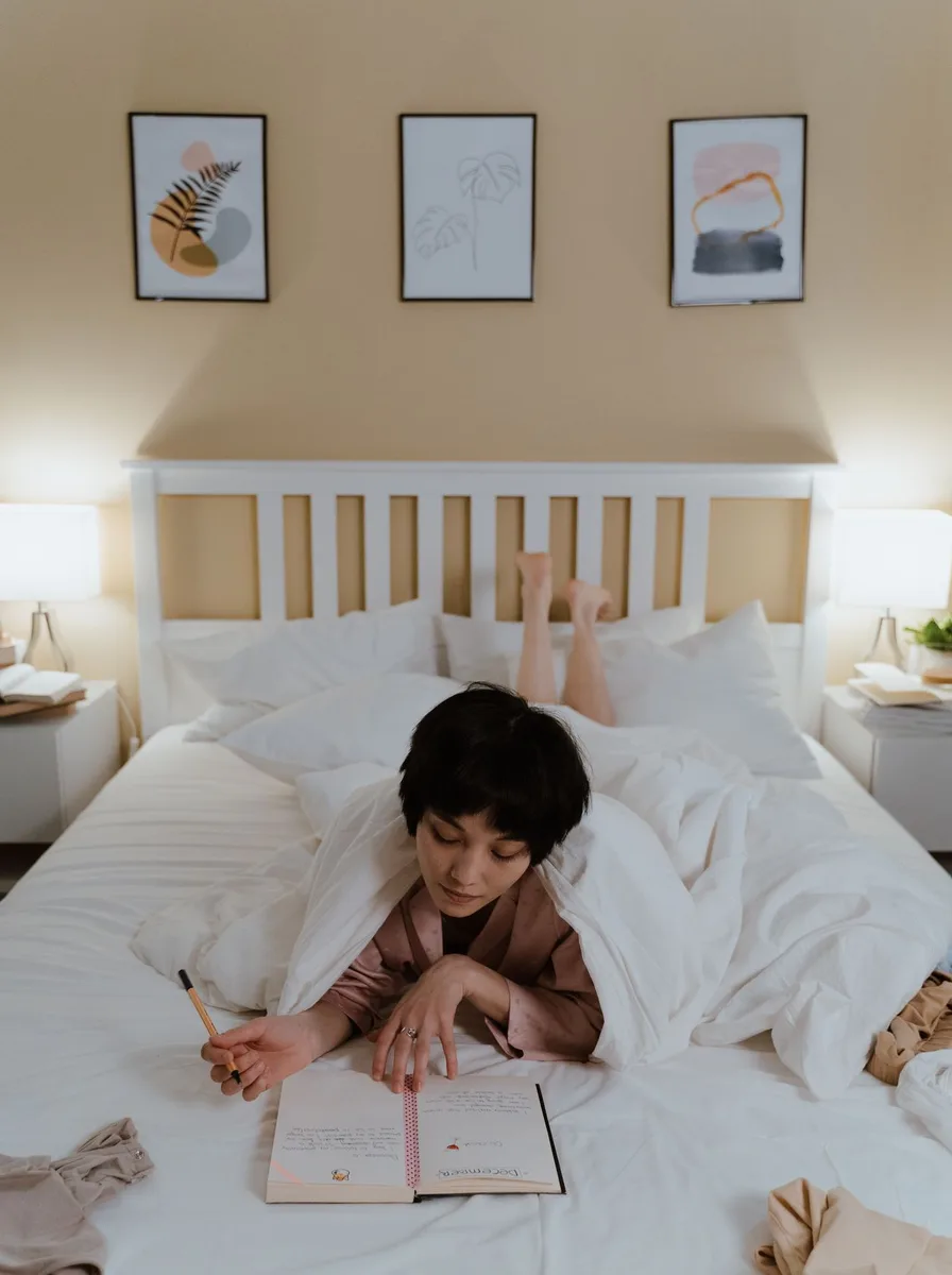 Hidden cords in a clean modern teen bedroom