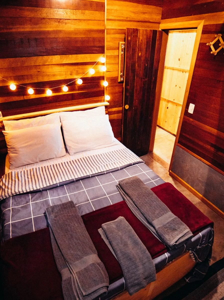 Luxury Hotel-Style Floating Bed