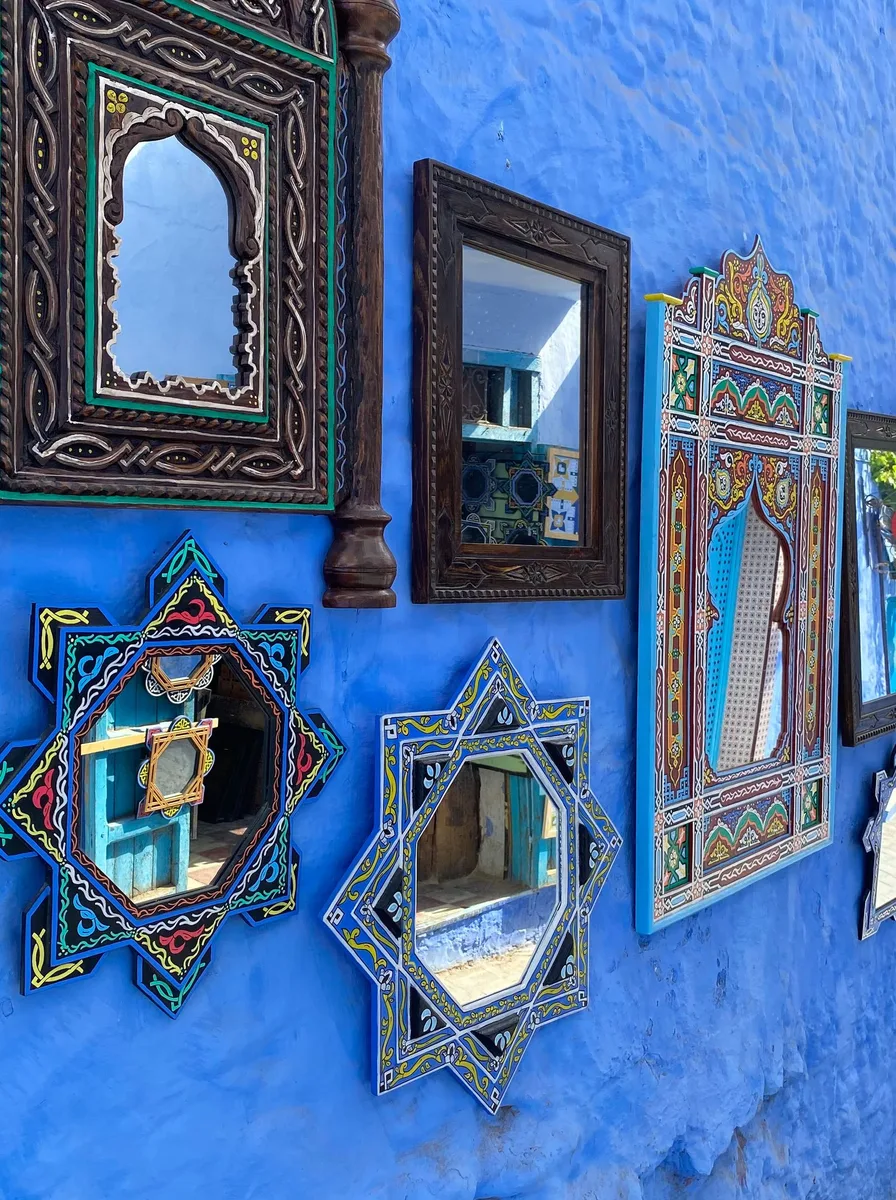 Light it like a gallery, gallery wall idea