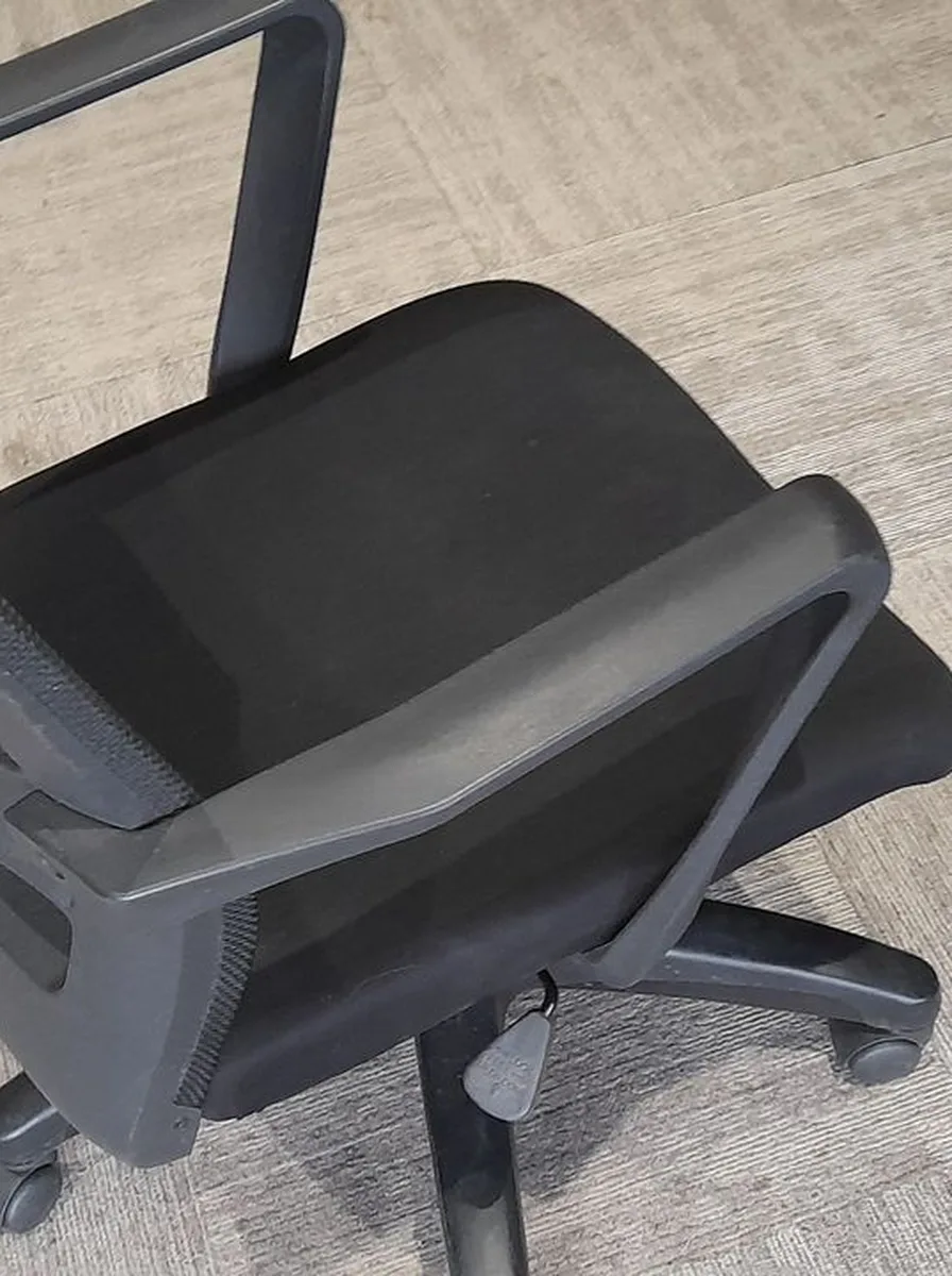 Ergonomic mesh chair with adjustable armrests