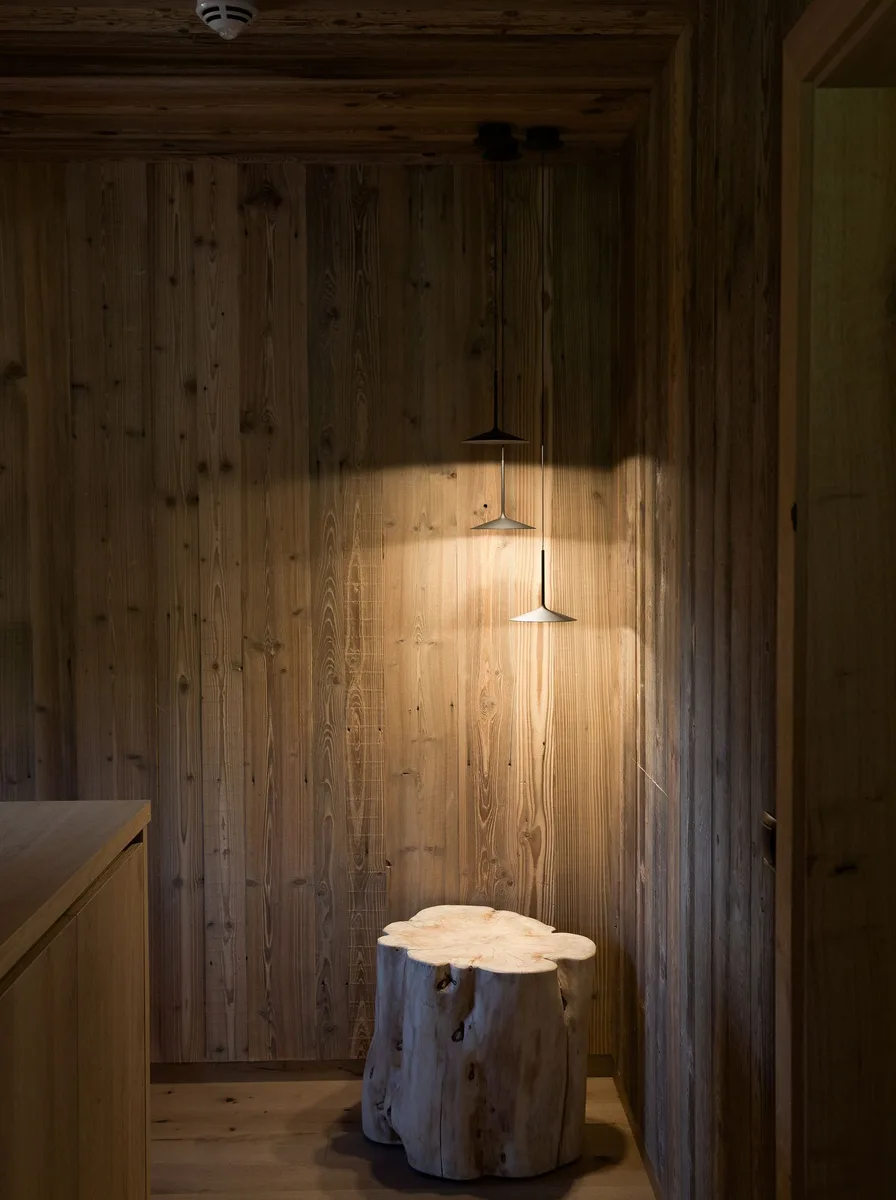 Iron details, rustic wall idea